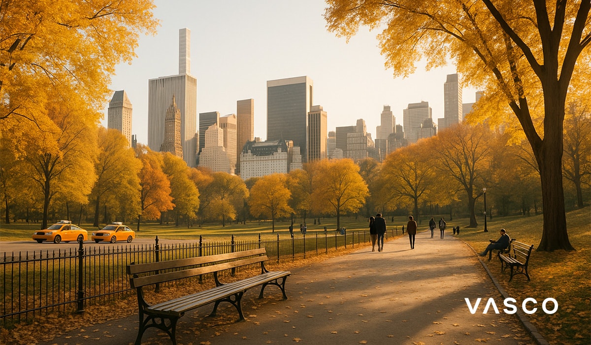 Central Park u New Yorku sa žutim lišćem i pogledom na gradsku panoramu